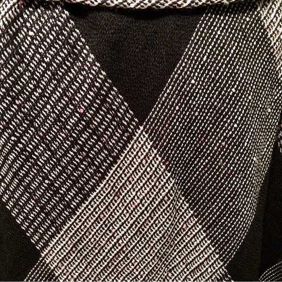 Toggle button long poncho - Picture 3 of 6